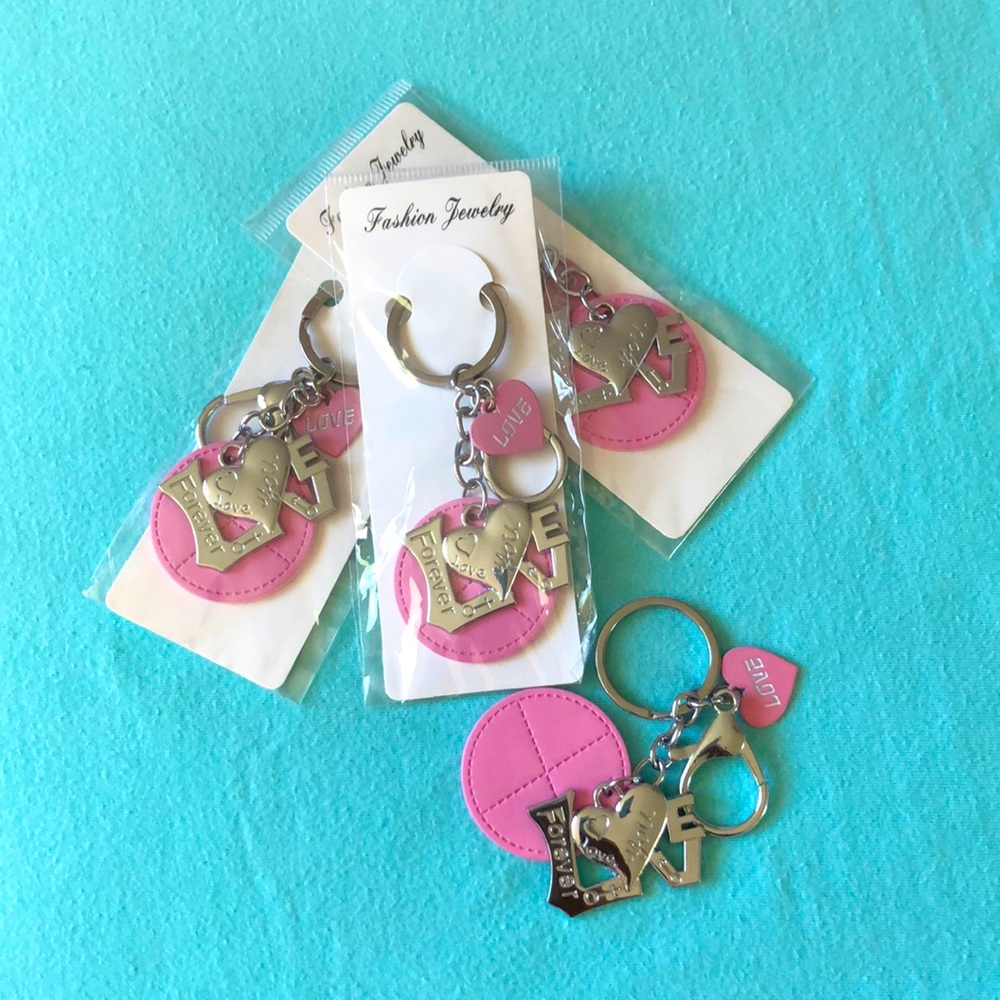 🎉$5/bundle of 4🤩Love keychain 💖